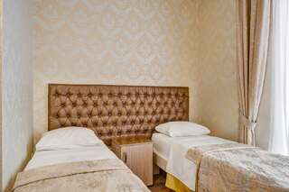 Гостиница  Наири Волгоград Двухместный номер эконом-класса с 2 отдельными кроватями-1