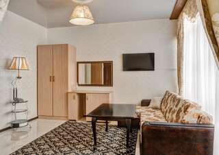 Гостиница  Наири Волгоград Люкс с 2 отдельными кроватями и гидромассажной ванной-4